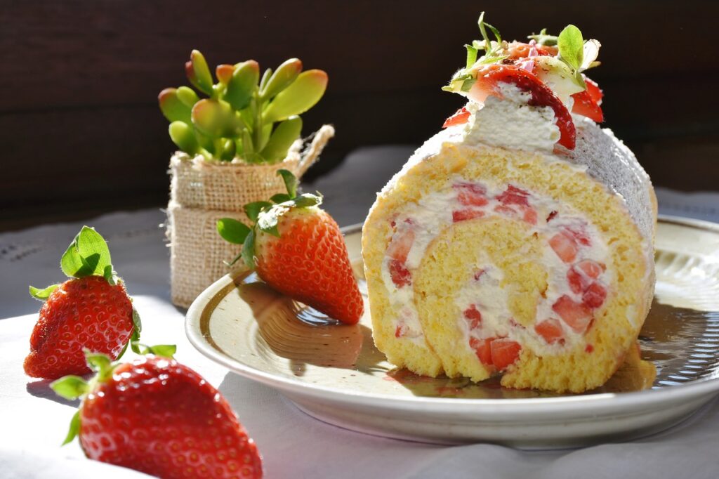 strawberry roll, strawberry, strawberrycake